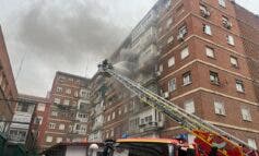 Un incendio en una vivienda en Madrid obliga a rescatar a tres personas