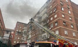 Un incendio en una vivienda en Madrid obliga a rescatar a tres personas