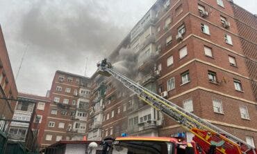 Un incendio en una vivienda en Madrid obliga a rescatar a tres personas