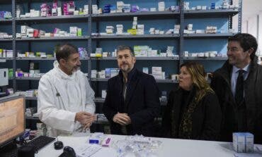 La Comunidad de Madrid estrena una iniciativa pionera para llevar medicamentos a domicilio a personas mayores en pequeños municipios