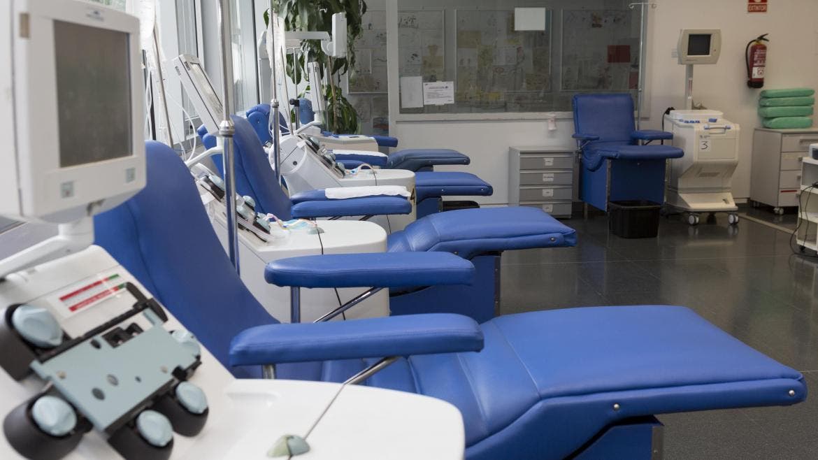 Madrid pide donaciones urgentes de sangre con las reservas al 35% y varios grupos en alerta roja