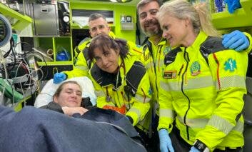 Una mujer da a luz en plena calle en San Blas cuando se dirigía al hospital