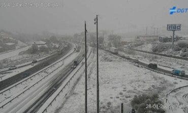 La nieve colapsa la A-2 en Guadalajara y la A-6 en Madrid, con vehículos atrapados