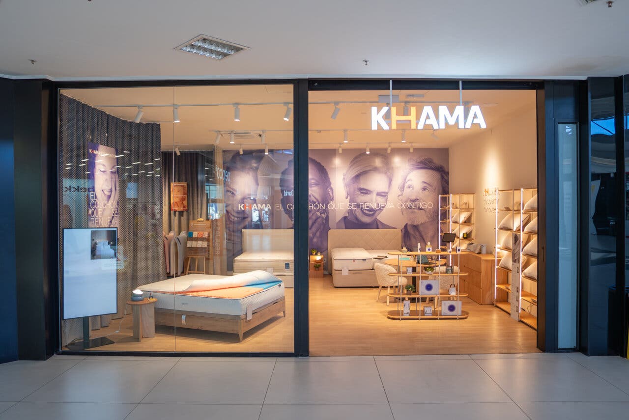 Tienda Khama en Parque Corredor con productos de descanso