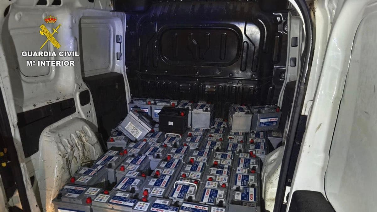 Una persecución de 70 kilómetros por la A-2 acaba con tres detenidos por robar la mercancía de un camión