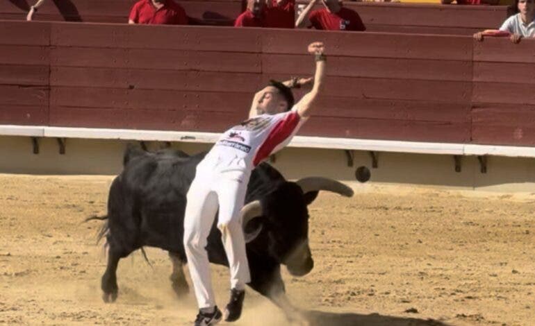 El recortador de Arganda «El Peta», grave tras una fuerte cogida en San Sebastián de los Reyes