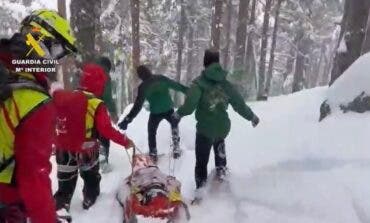 La Guardia Civil rescata a un esquiador herido en Siete Picos tras seis horas de intervención