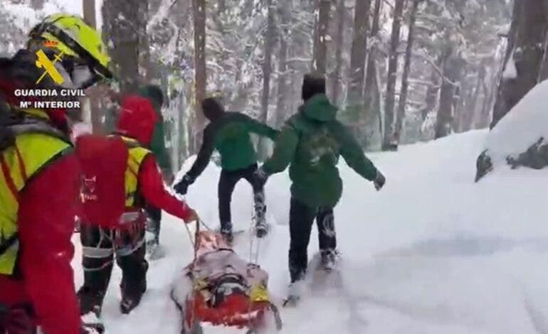 La Guardia Civil rescata a un esquiador herido en Siete Picos tras seis horas de intervención
