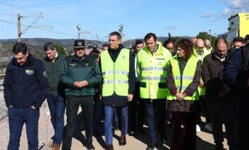 Sánchez decreta tres días de luto oficial y asegura que se sabrá «la verdad» del accidente ferroviario de Adamuz