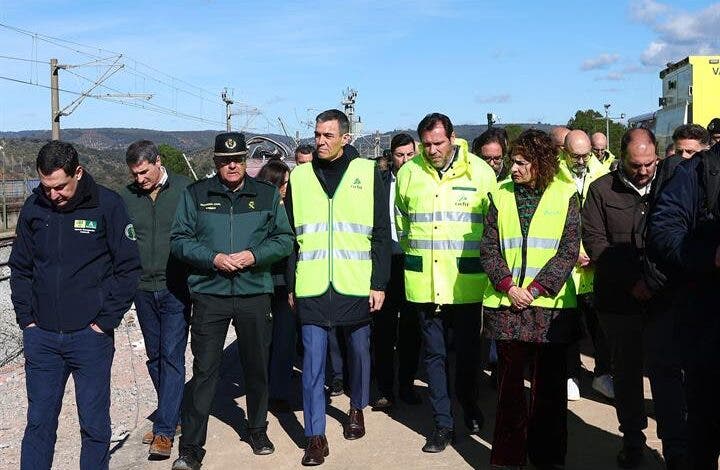 Sánchez decreta tres días de luto oficial y asegura que se sabrá «la verdad» del accidente ferroviario de Adamuz