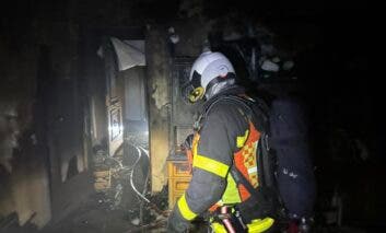 Arde una vivienda de madrugada en Chapinería: varios vecinos confinados, tres atendidos por humo y un gato muerto