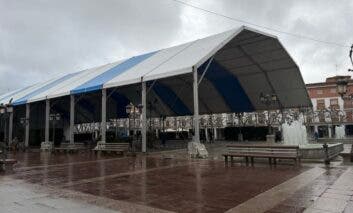 Torrejón blinda su Carnaval por si llueve instalando una enorme carpa en la Plaza Mayor