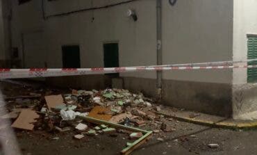 La explosión de una estufa de butano provoca el colapso del tejado de una casa en Guadalix de la Sierra