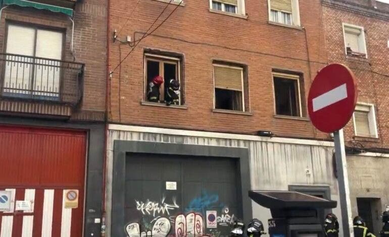 Explosión de gas en Usera: un hombre muy grave con quemaduras en cabeza y manos