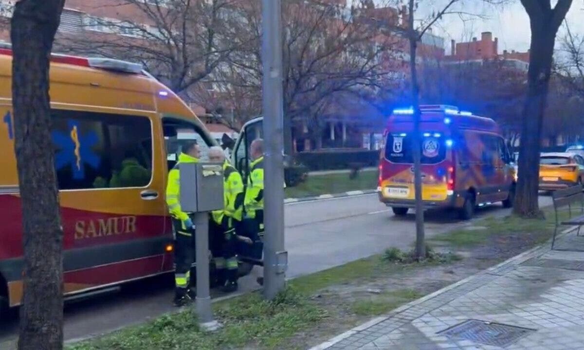 Herido grave un motorista de unos 50 años tras sufrir una caída en Moratalaz