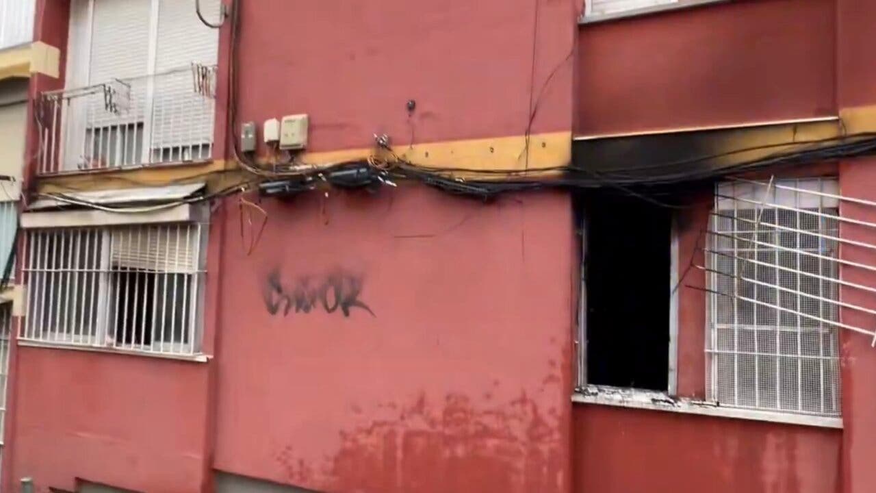 Dos heridos graves y once leves en un incendio en una vivienda de Latina