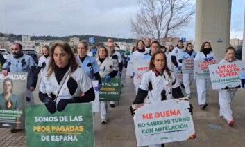 Enfermeras y fisioterapeutas del Hospital del Henares protestan por la precariedad del centro