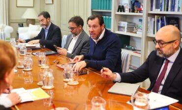 Los sindicatos ferroviarios mantienen la huelga tras finalizar sin acuerdo la primera reunión con Puente