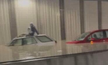 Dos rescatados y una veintena de evacuados por la inundación del túnel de la M-14 en Barajas